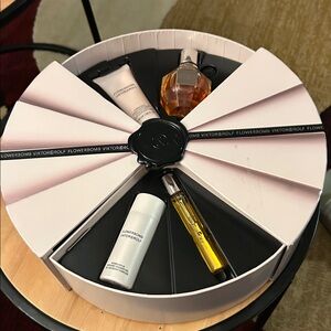 Viktor & Rolf Flowerbomb Fragrance Set in Pink and Black Bow shape box